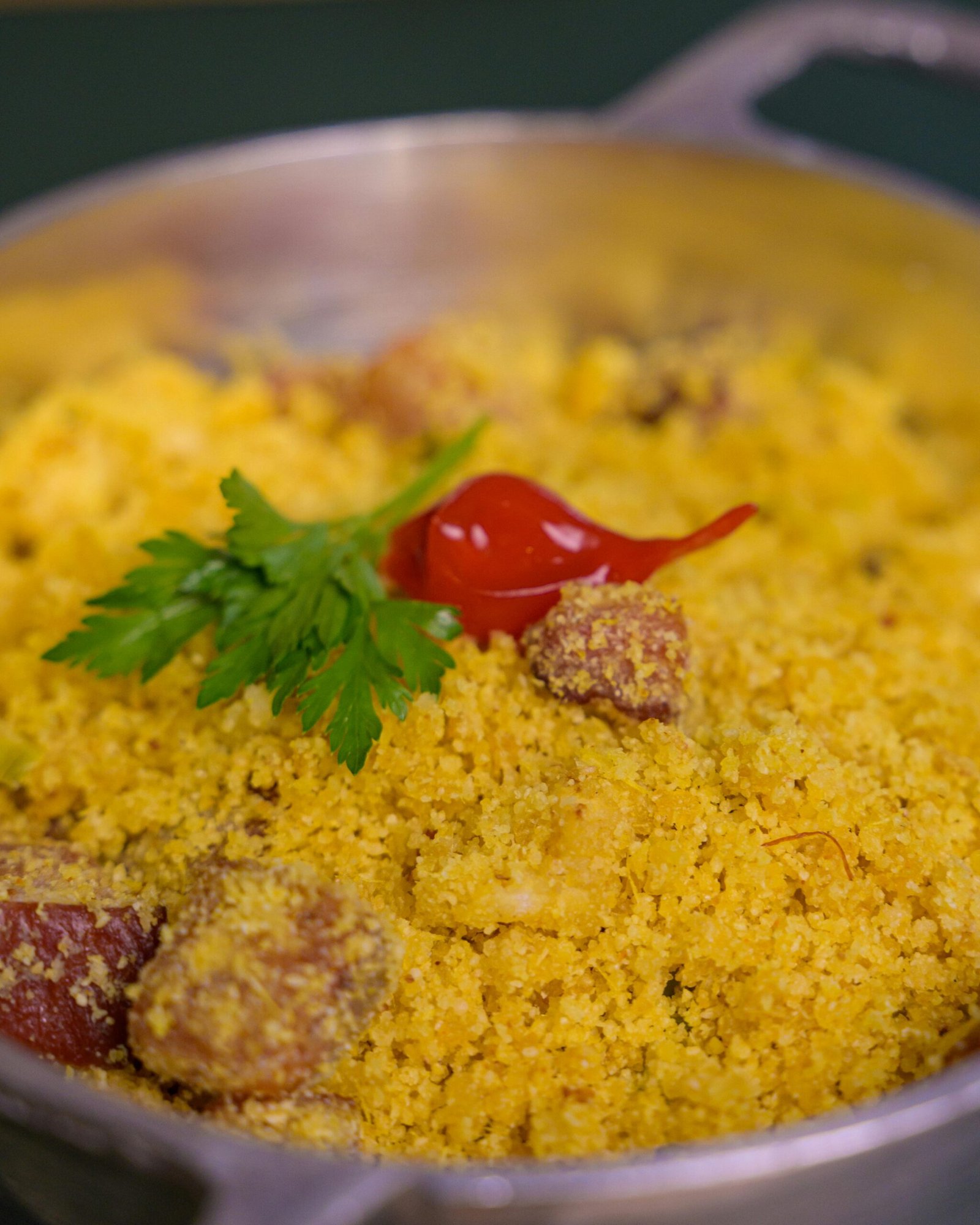 Farofa de carne seca com bacon e calabresa crocante