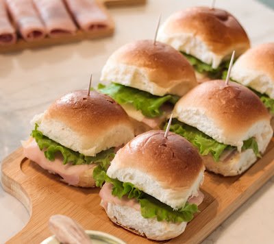 Mini sanduíches para festa