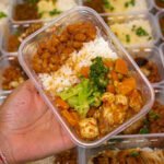 Aprenda como preparar marmitas saudáveis para a semana toda com refeições práticas, nutritivas e econômicas. Veja dicas de planejamento, armazenamento