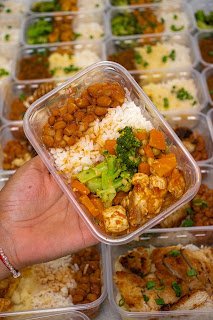 Aprenda como preparar marmitas saudáveis para a semana toda com refeições práticas, nutritivas e econômicas. Veja dicas de planejamento, armazenamento