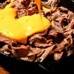 Filé mignon com molho de cheddar cremoso