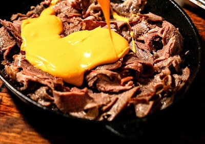 Filé mignon com molho de cheddar cremoso