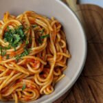 Macarronada caseira com molho de carne tradicional