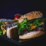 Hambúrguer caseiro de alcatra com bacon