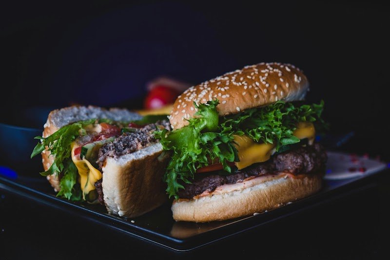 Hambúrguer caseiro de alcatra com bacon
