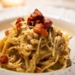 Macarrão carbonara com bacon cremoso