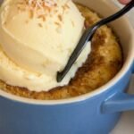 Bolo de coco cremoso feito na air fryer