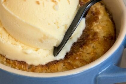 Bolo de coco cremoso feito na air fryer