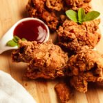 Frango empanado com Doritos crocante por fora e macio por dentro