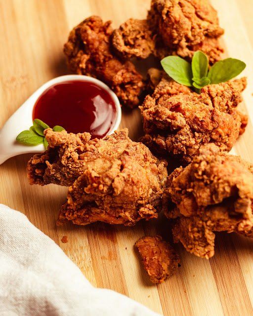 Frango empanado com Doritos crocante por fora e macio por dentro