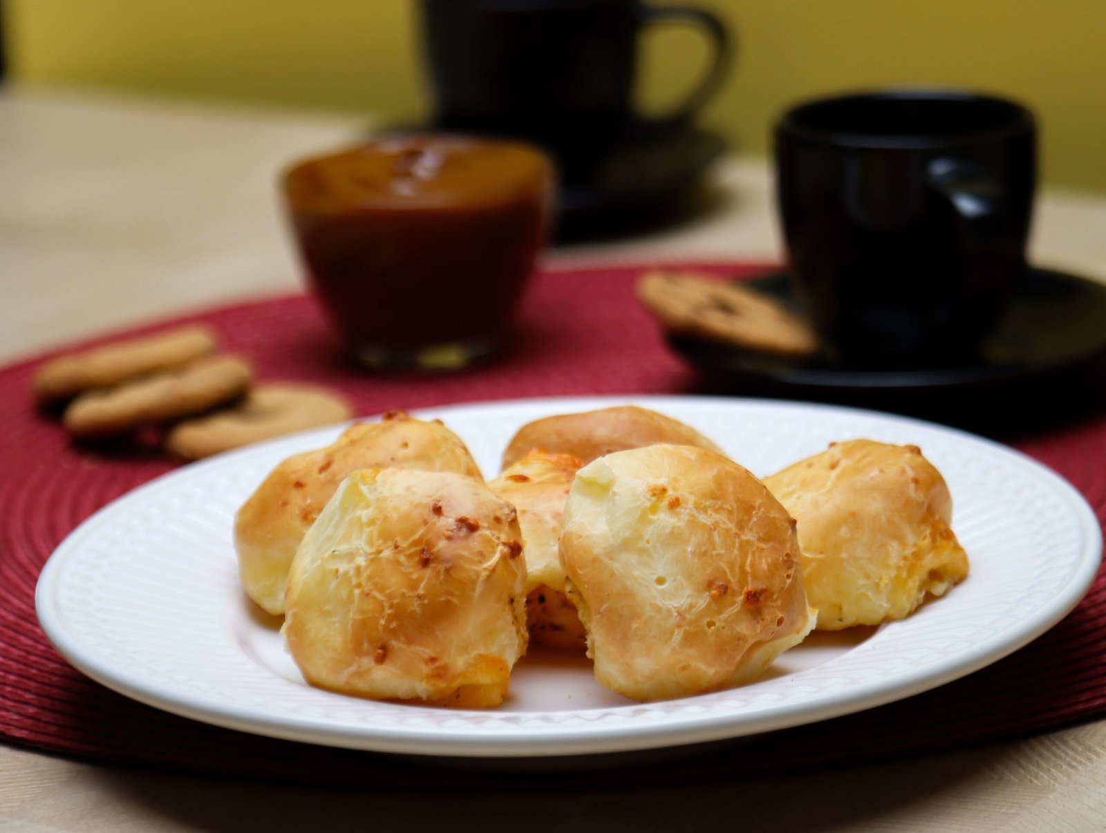 Lanchinho de tapioca com queijo dourado e crocante por fora